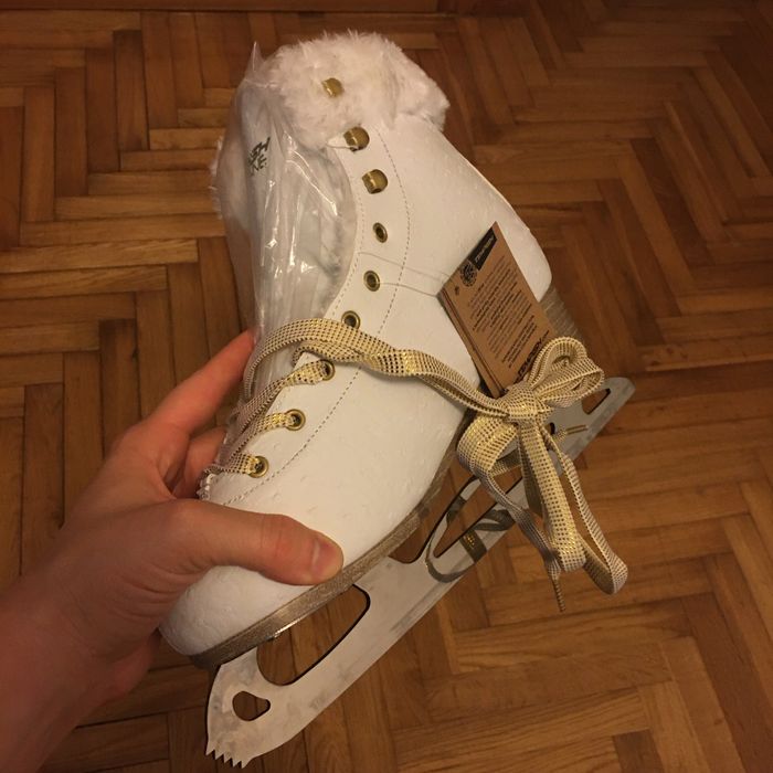 Patins de gelo para patinagem artística