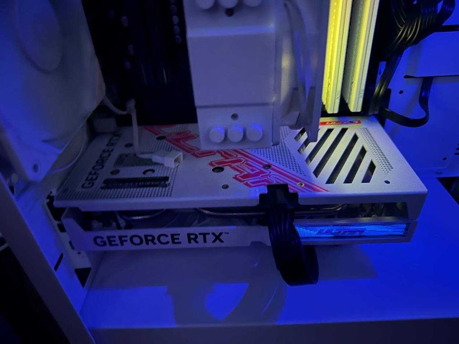 Colorful GeForce RTX 4060 Ultra Z — Excelente Estado