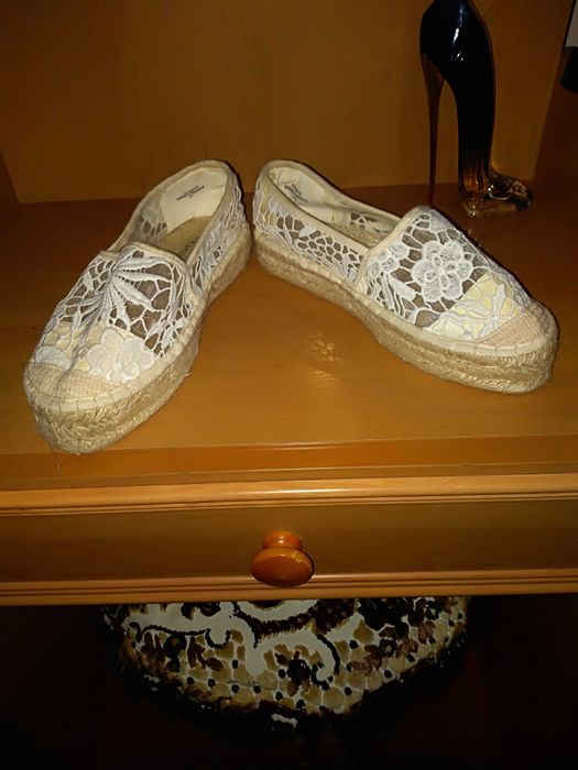 Жіноче взуття 37