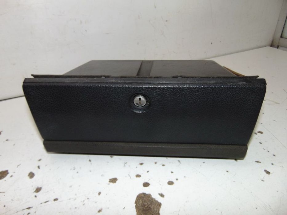 Volvo 244 porta luvas/consola