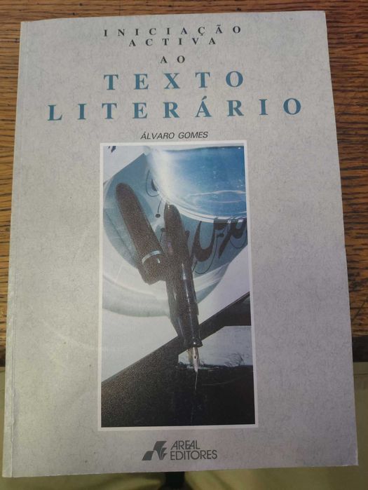 Livro manual escolar "Iniciação Activa ao Texto Literário" de Álvaro Gomes, publicado pela Areal Editores
