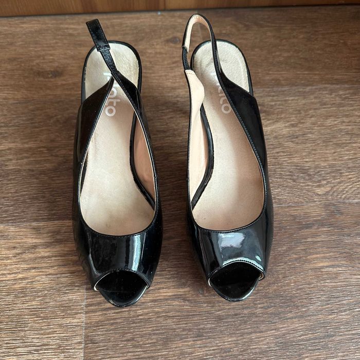 Туфлі на підборах та платформі, лакові