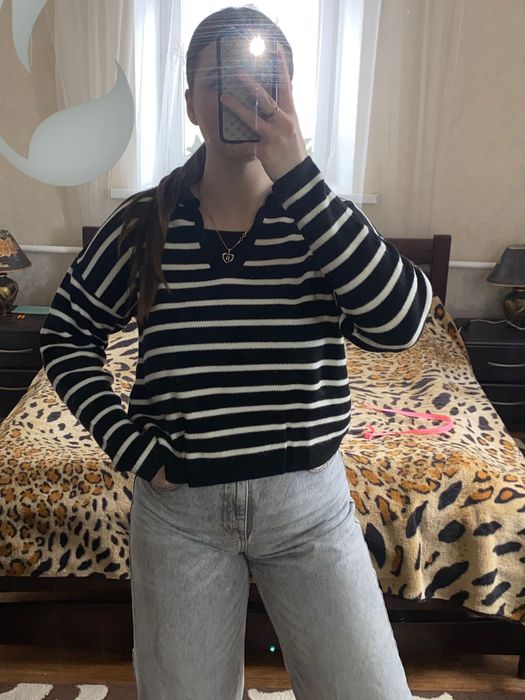 Продається светр в полоску