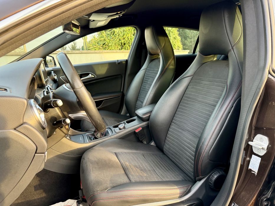 Mercedes-Benz CLA 200 AMG (Manual)