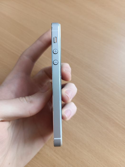 Apple iphone 5 16 GB белого цвета