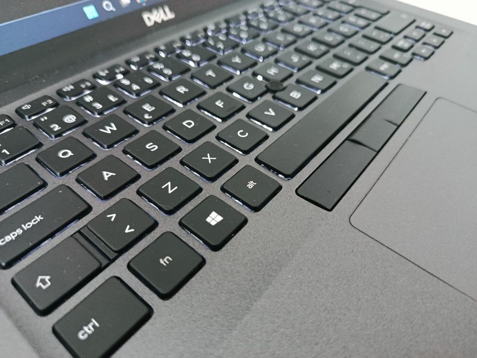 (Preco Fixo) Dell 5400 i5 8th 16gb/480gb +/- 2 horas de Autonomia