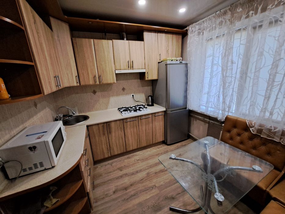 Аренда 2 ком.кв. на Лазурном ул.Быкова 9