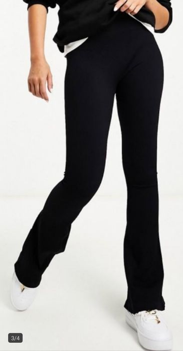 Czarne spodnie dzwony prążkowane bezszwowe casual S 36 ASOS
