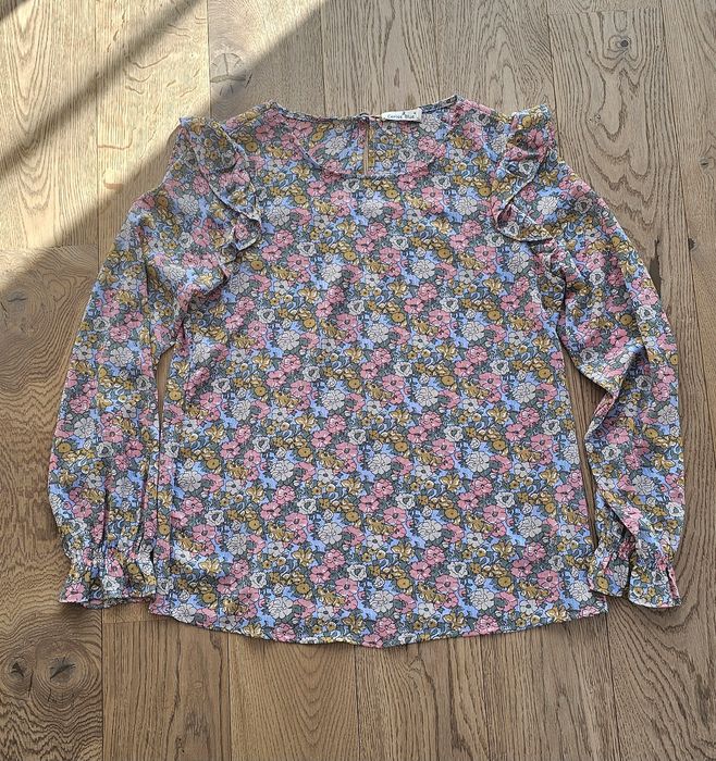 Bluzka w kwiaty Cerise Blue, wzór floral boho, falbanki, rozmiar S/M kwiatowy wzór