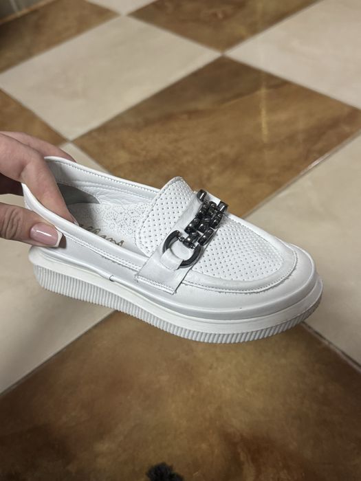 Шкіряне взуття на дівчинку 28 розмір