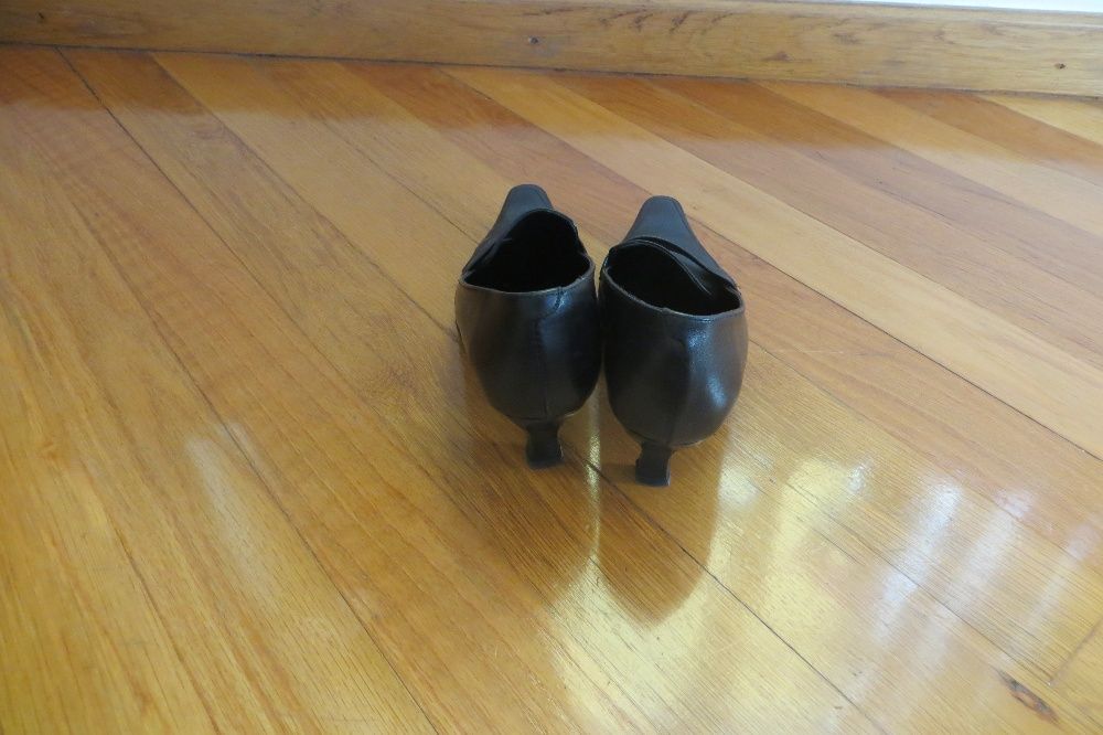 Sapatos em pele preta