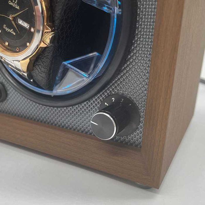 Скринька для підзаводу годинника віндер. З підсвічуванням. Тайммувер