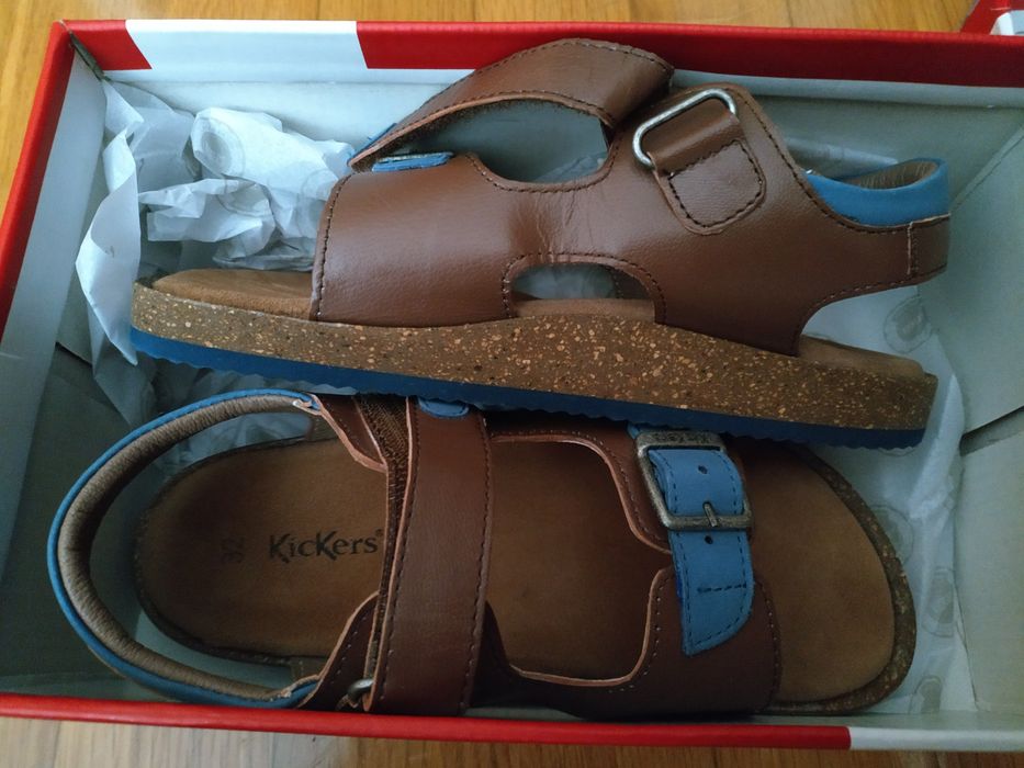 Sandálias kickers NOVAS na caixa