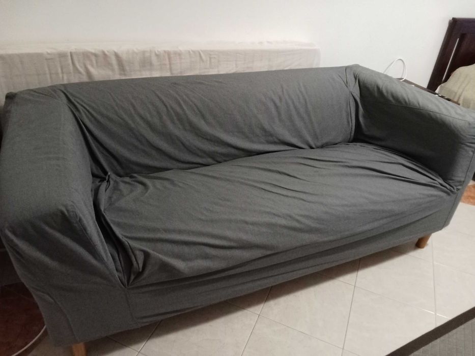 Sofá para 3 pessoas confortável em excelente estado de conservação