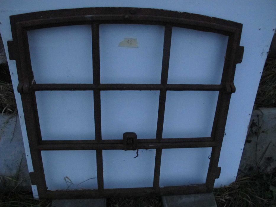 Stare okna żeliwne