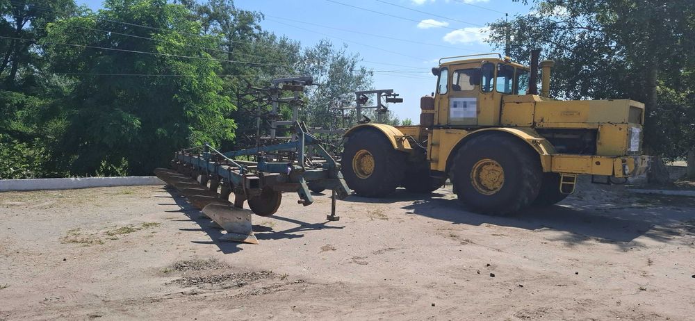 Трактор К-701 "Кіровець" та навісне обладнання до нього