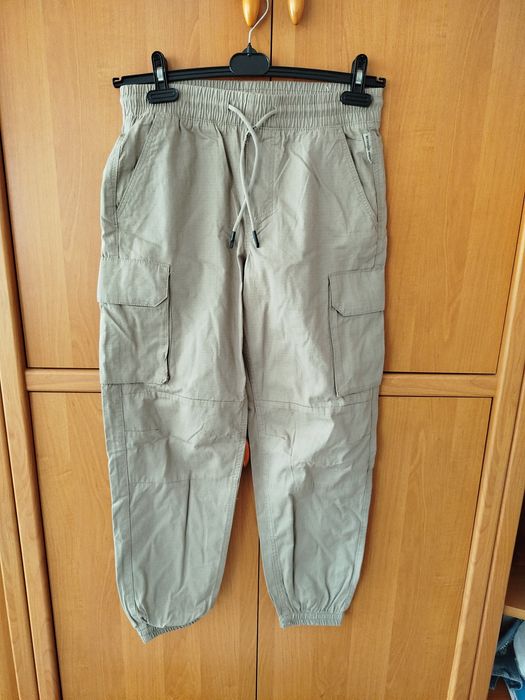 Spodnie jogger cargo Cropp 28 XS