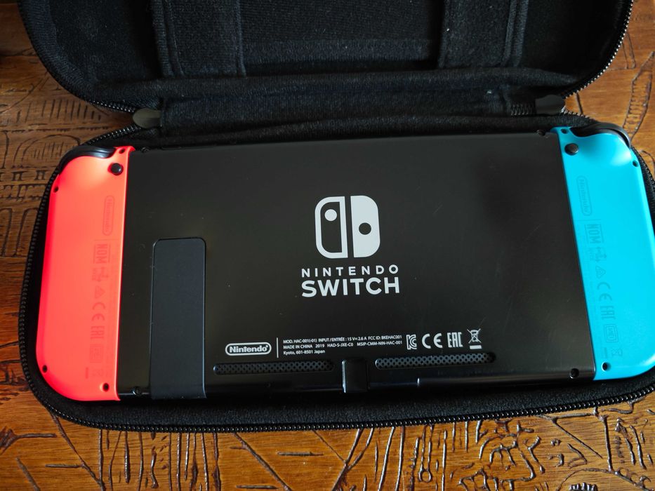 Nintendo Switch (Modelo 2019) Usada + jogo