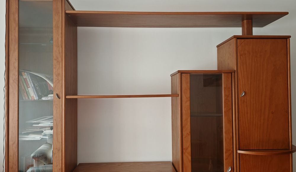 Móvel de sala com bar em Madeira Maciça
