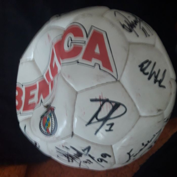 Unica camisola Benfica  Shell adidas ,assinada Eusebio,Figo,Rui Costa
