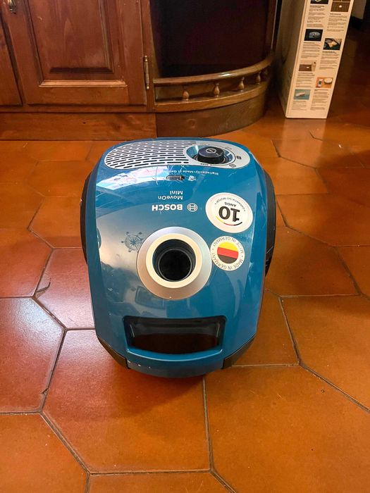 Vendo aspirador Bosch BGL25KMON/04 (Serie 2 MoveOn Mini) + 3 Sacos