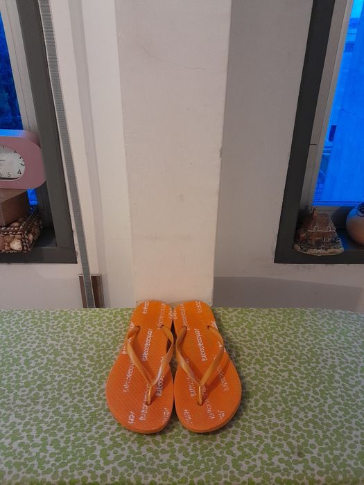 Vendo Chinelos de Senhora muito bonitos como novos