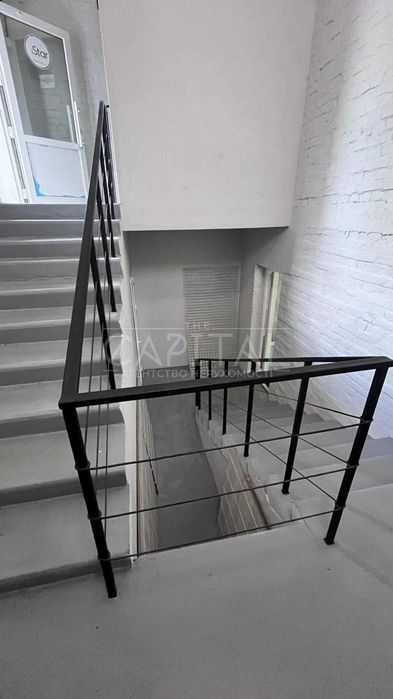 Продаж Комерційне приміщення вільного призначення — 205,4 м², цоколь