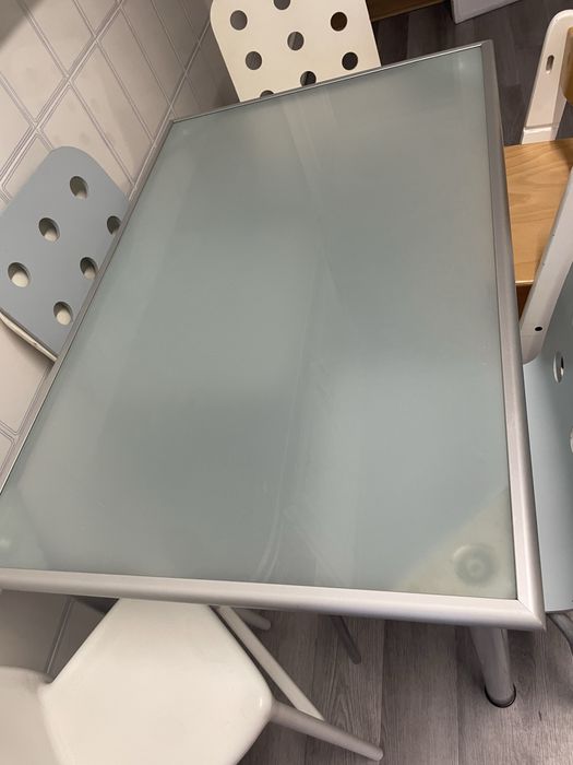Mesa cozinha vidro fosco 1,17x0,78 + 4 cadeiras