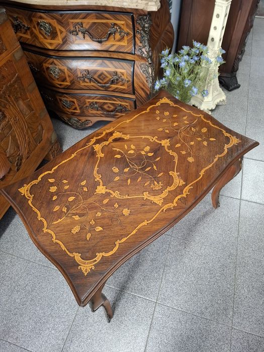 Mesa de Centro/ Mesa de Apoio Clássica.