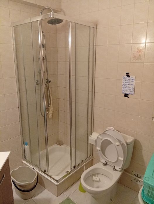 Quarto pra arrendar.