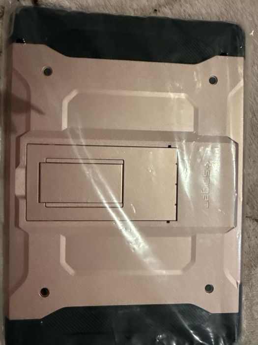 Etui Spigen pancerne z podstawką