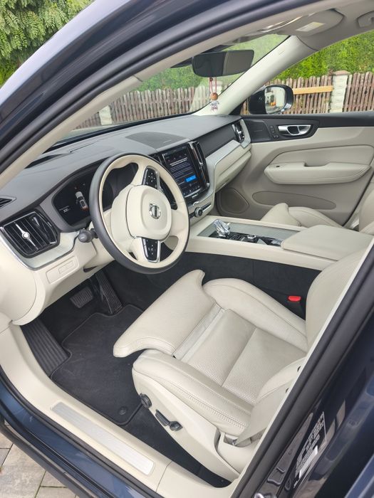 Volvo XC60 T8 Plug-in Hybrid ULTRA | 2024 | 455 KM | 11 000 km | Panorama | 360° | Harman Kardon