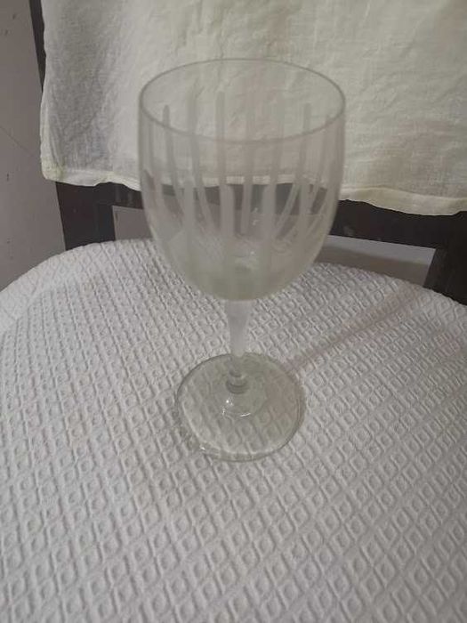 8 copos de cristal muito antigo,nunca usados.