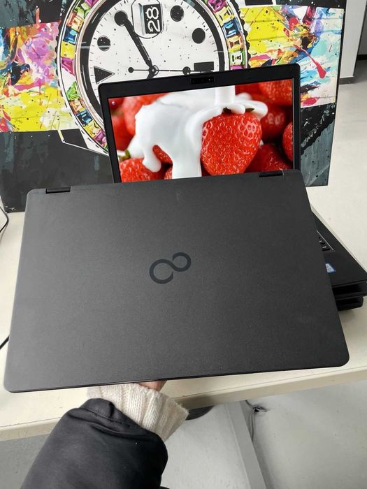 Компактний Fujitsu LIFEBOOK U729 з зарядкою USB-C є кількість