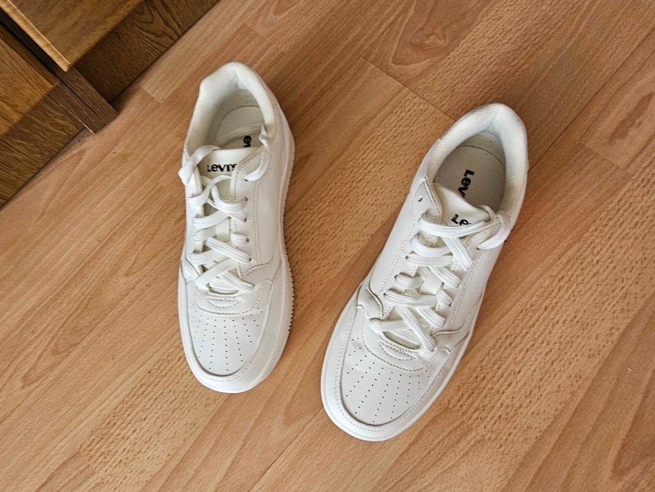 Buty Levi's Paige 38(24cm) białe