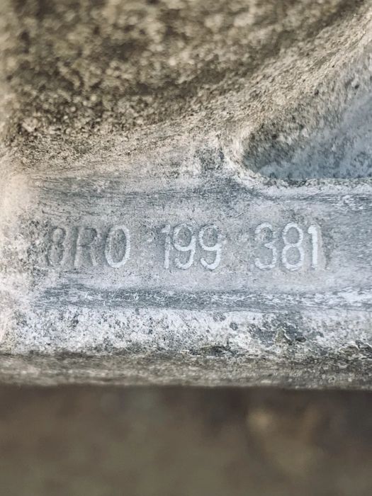 Кронштейн Подушка двигуна Audi Q5 8R A4 B8