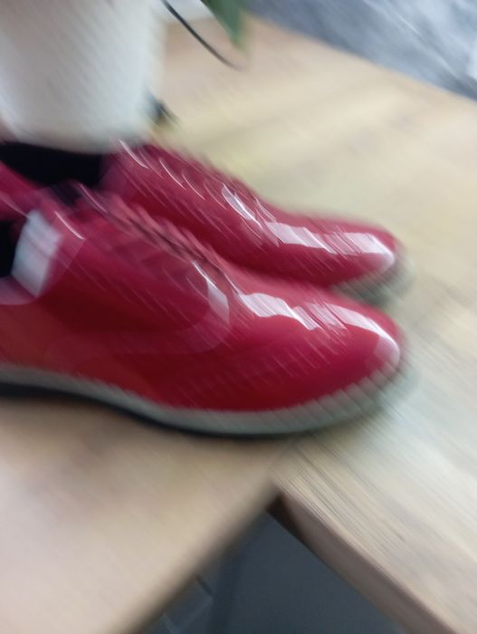 Buty typu Oxford z czerwonej lakierowanej skóry