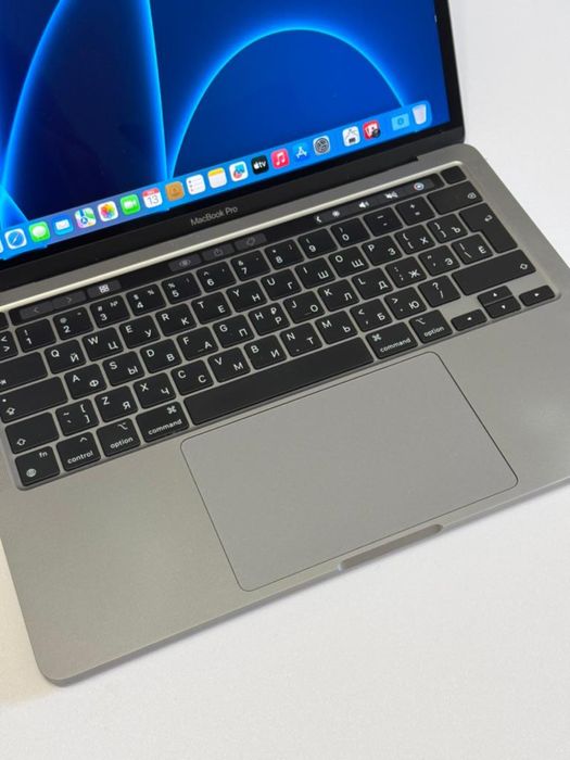 MacBook Pro 2020M1 16GB 1TB US スペースグレー mbp16-spacegray-gallery1-