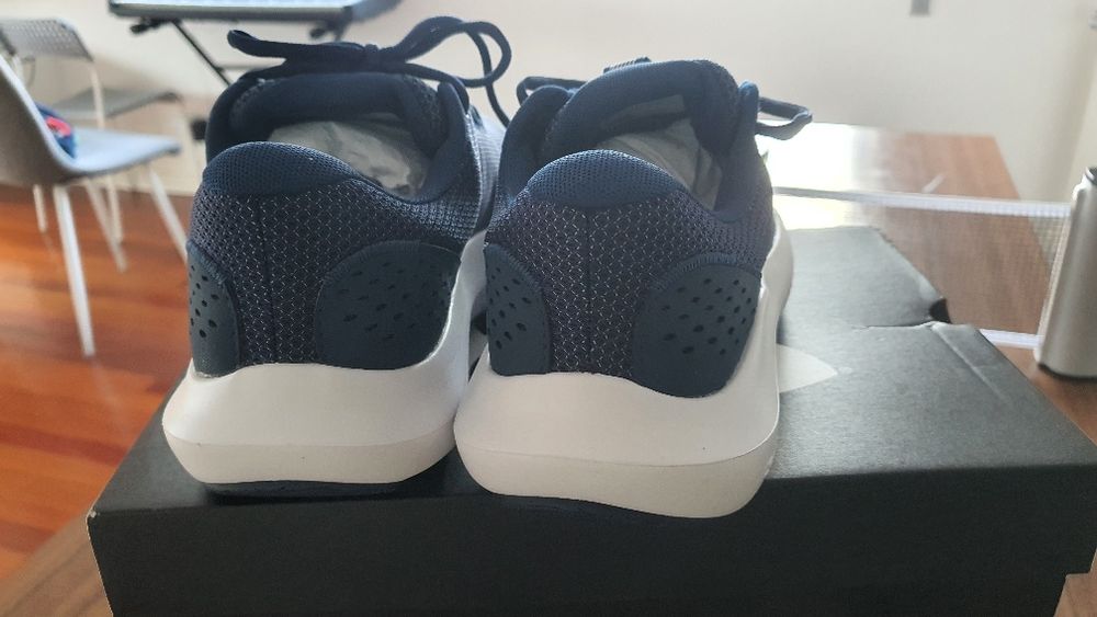 Sapatilhas Under Armour, novas na caixa a estrear, 43