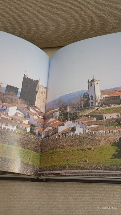 Livro histórico sobre Trás-os-Montes e Alto Douro