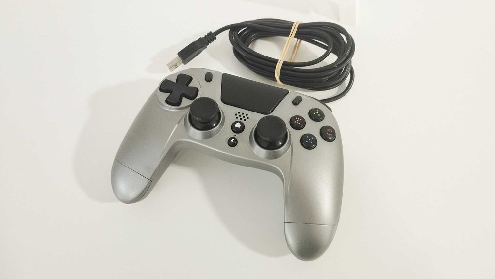 PS4 Slim 1TB + Jogo FIFA 17 + 1 Comando + Cabos
