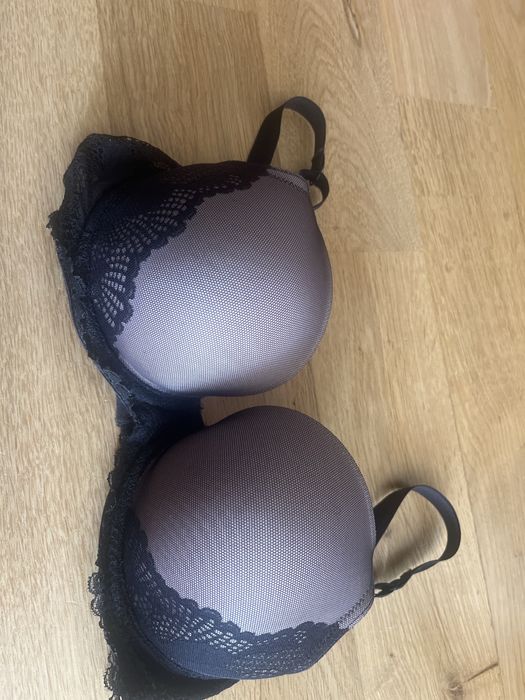 Triumph stanik 80D . Bardzo dobry stan