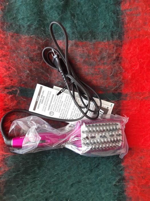 Loniczna szczotka do  wygładzania włosów  BaByliss HSB100E