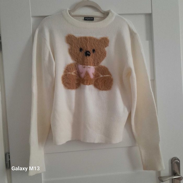 Sweter z piknymę misiem