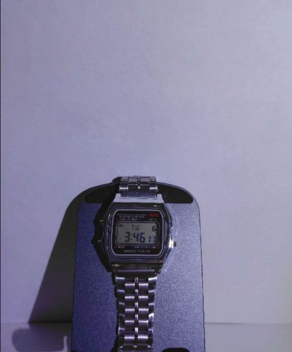 Наручний електронний годинник