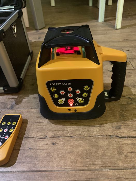 Laser Nivelador Rotativo Profissional Automatico / comando / mala