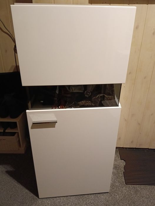 Sprzedam szafkę w bdb stanie.