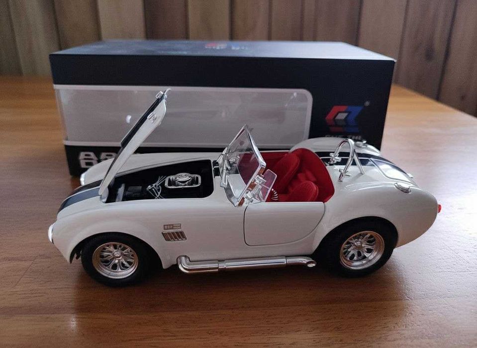 Колекційна металева модель Shelby Cobra 427 S/C 1965 у масштабі 1:24