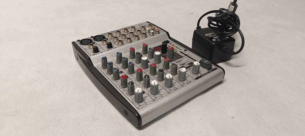 Behringer Eurorack UB1002FX mixer analogowy
