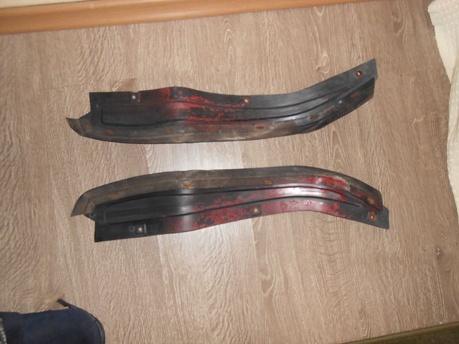 Підкрилки   ваз 2104  передні  штатні  заводські!